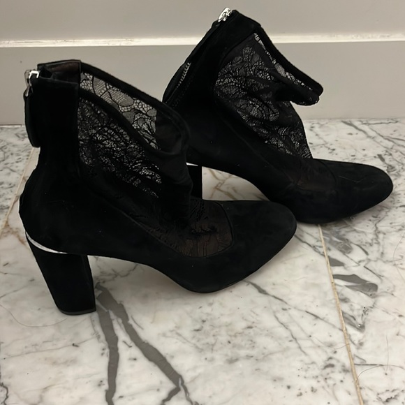 Black Pour La Victoire lace booties - Picture 2 of 6